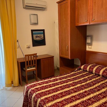 Hotel Bristol - Koolibry Hotels Cervia Bagian luar foto