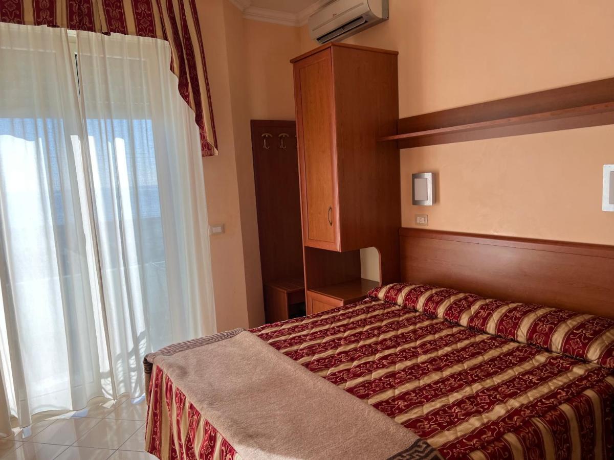 Hotel Bristol - Koolibry Hotels Cervia Bagian luar foto