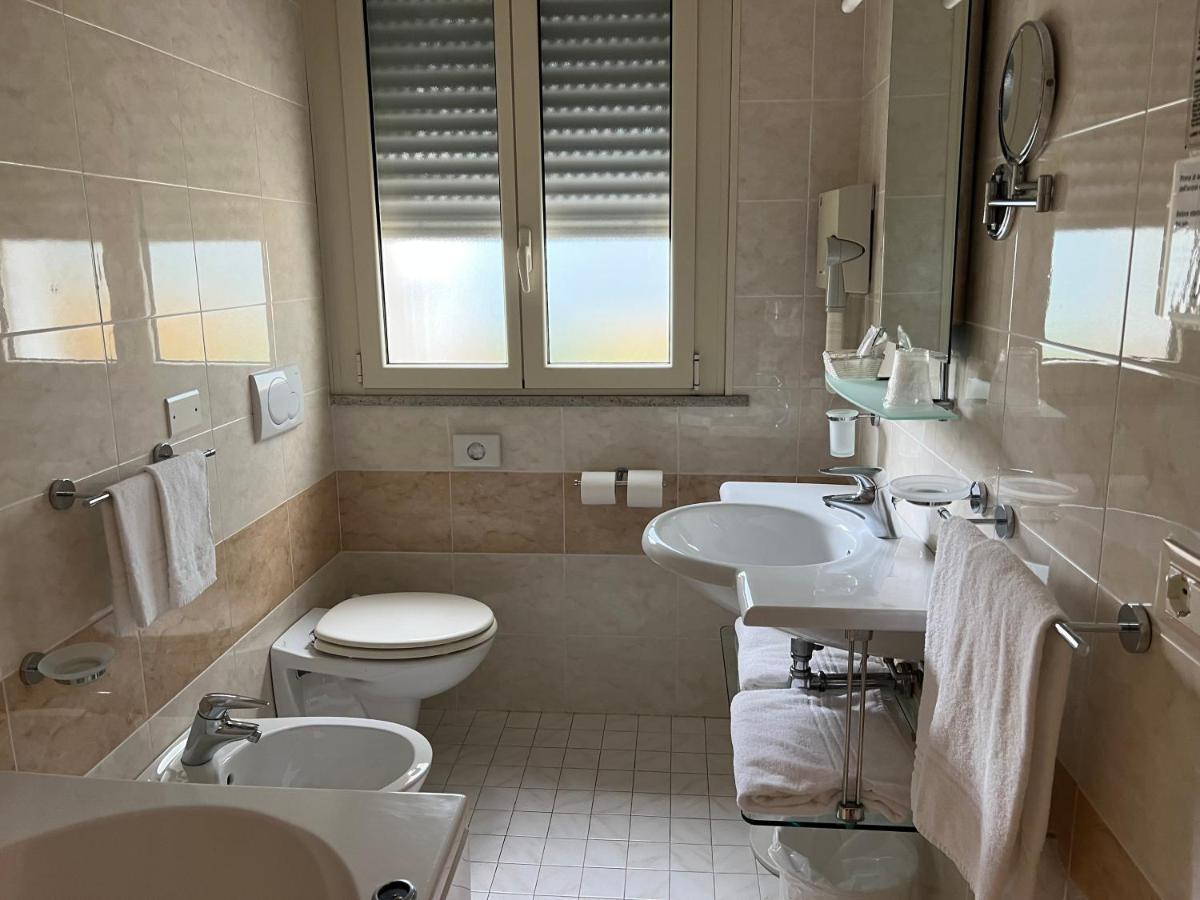 Hotel Bristol - Koolibry Hotels Cervia Bagian luar foto