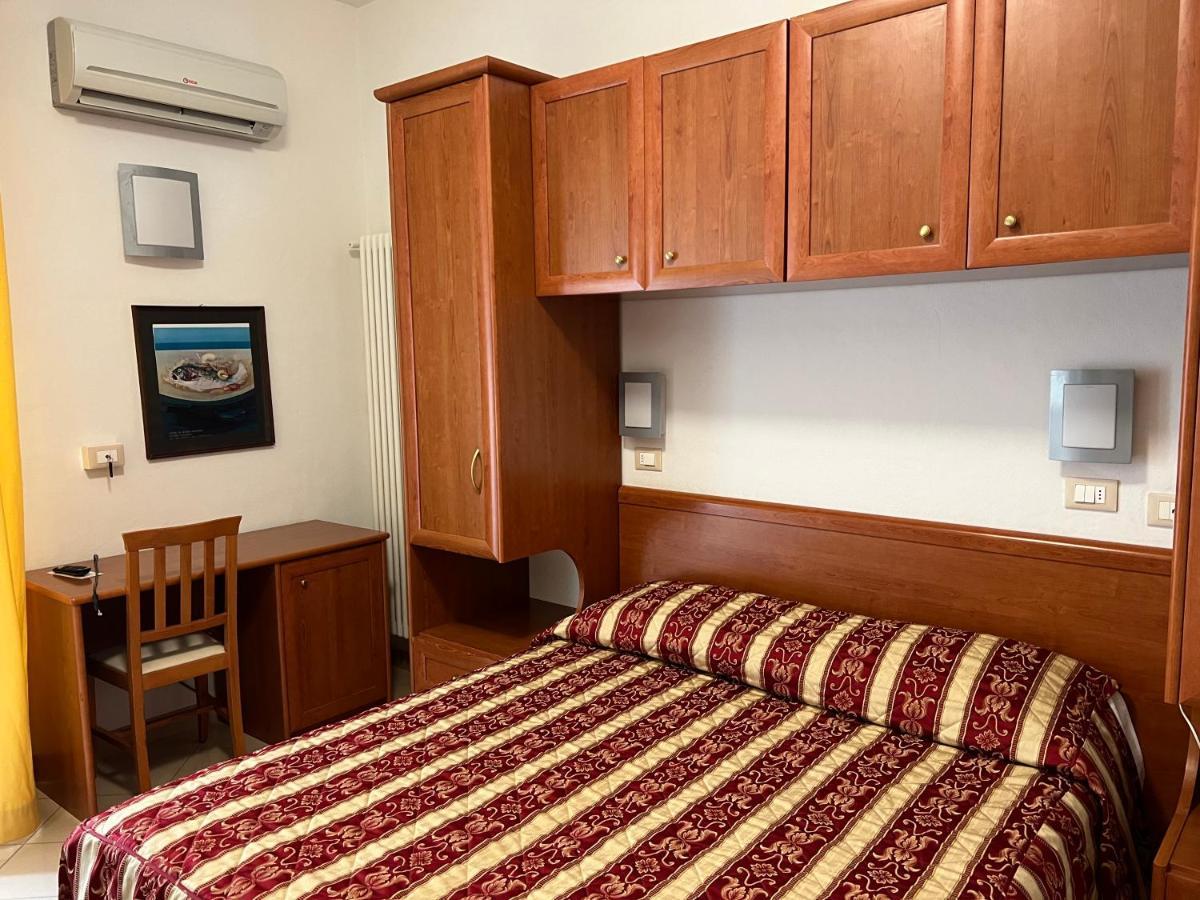Hotel Bristol - Koolibry Hotels Cervia Bagian luar foto