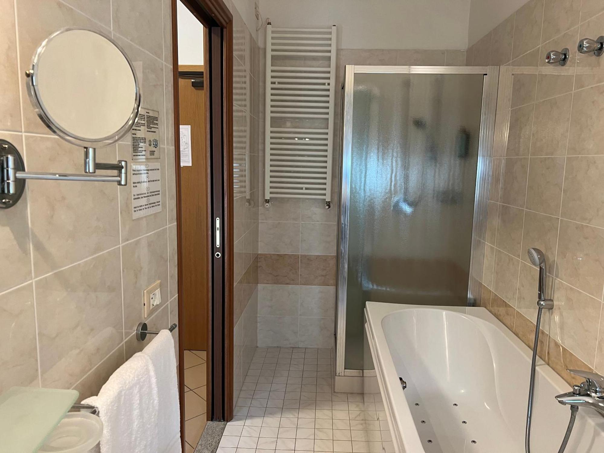 Hotel Bristol - Koolibry Hotels Cervia Bagian luar foto