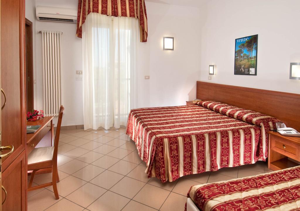 Hotel Bristol - Koolibry Hotels Cervia Ruang foto