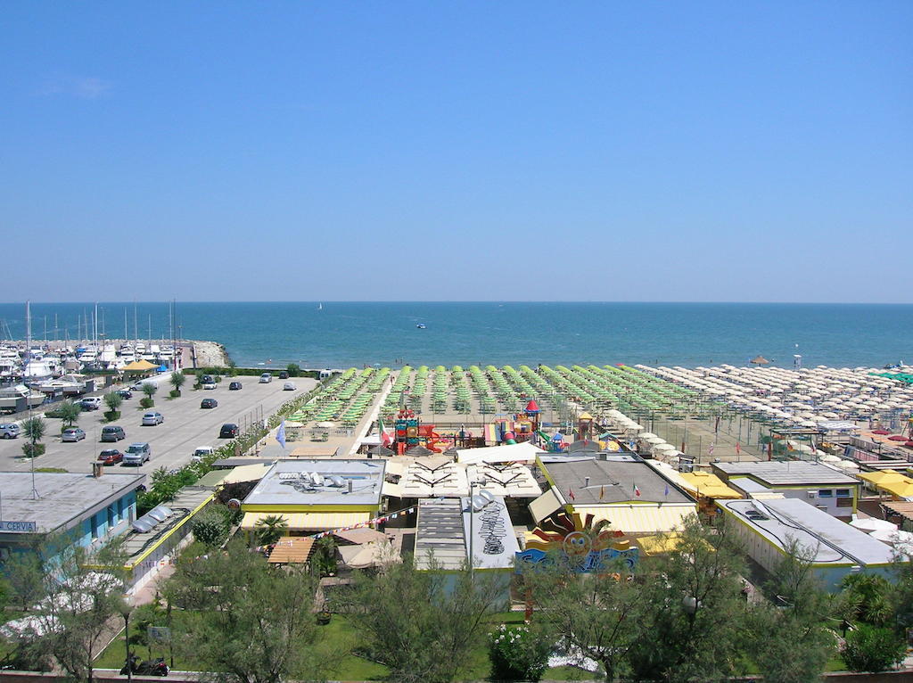 Hotel Bristol - Koolibry Hotels Cervia Bagian luar foto
