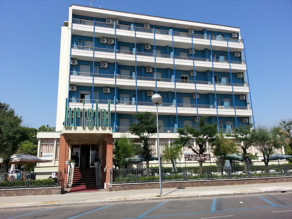 Hotel Bristol - Koolibry Hotels Cervia Bagian luar foto