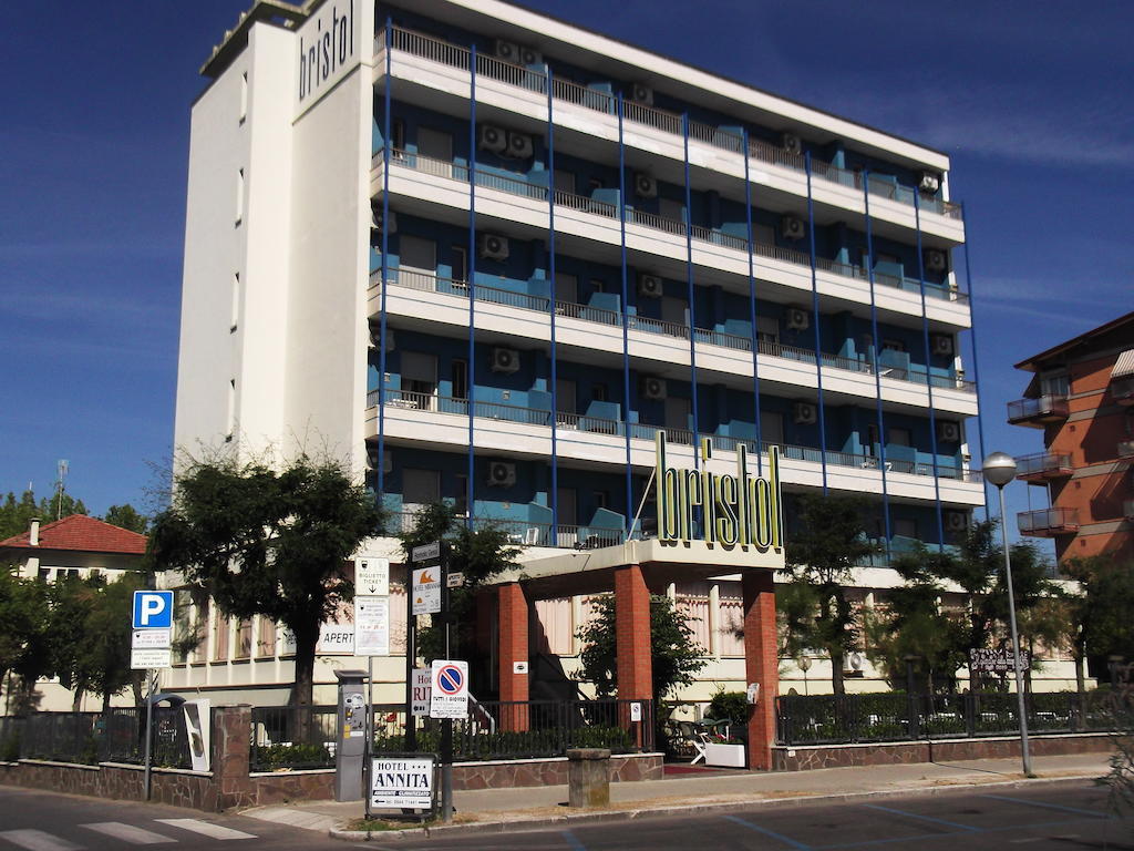 Hotel Bristol - Koolibry Hotels Cervia Bagian luar foto